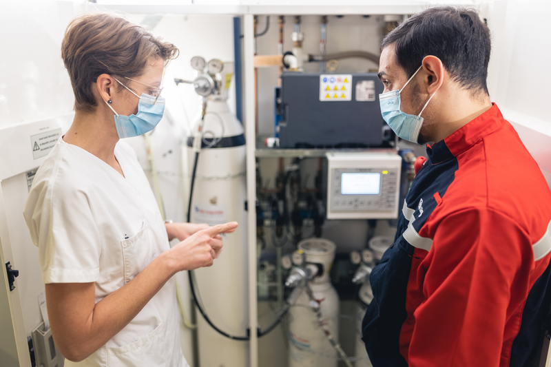 Technician and nurse discussing 4