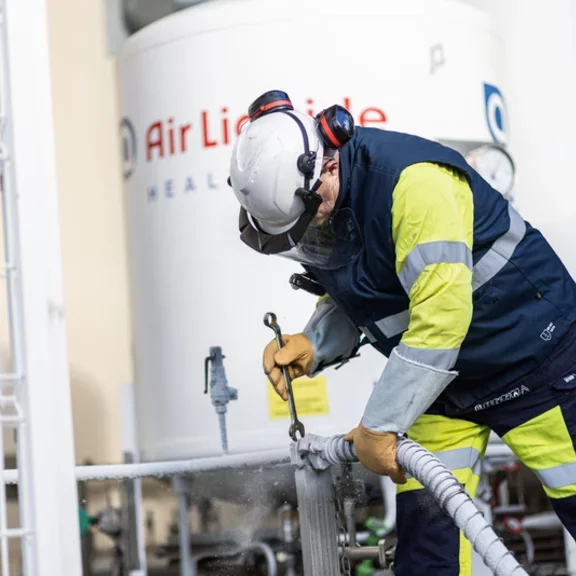 Technician filling a tank 02